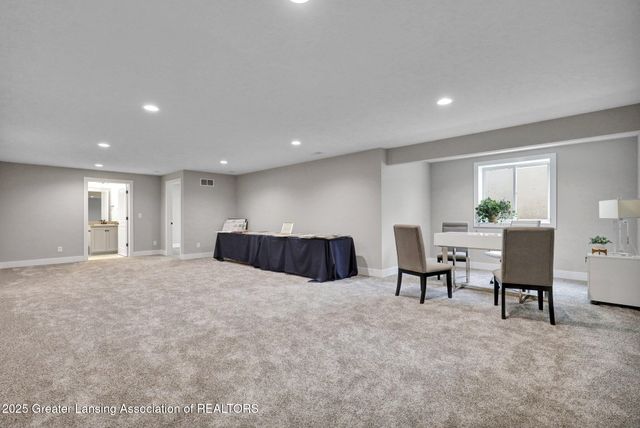 1128 Peninsula Drive, Grand Ledge, MI 48837