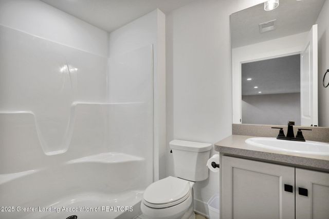 1128 Peninsula Drive, Grand Ledge, MI 48837