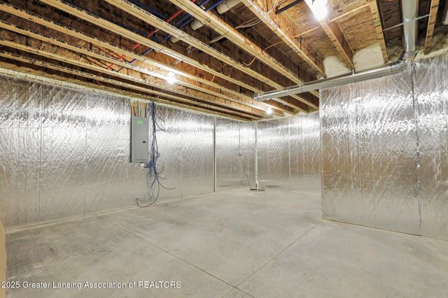 1128 Peninsula Drive, Grand Ledge, MI 48837