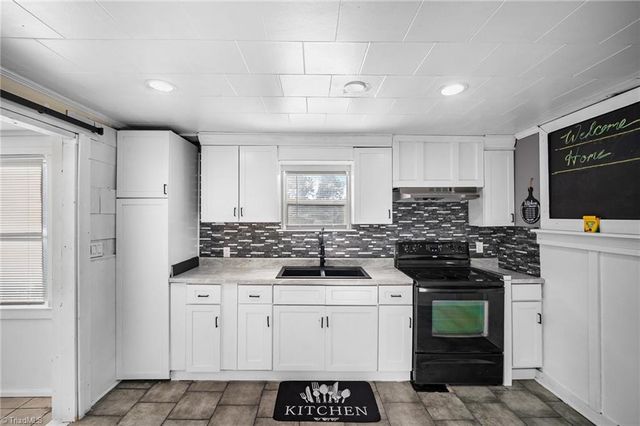 710 Edgewood Avenue, Thomasville, NC 27360
