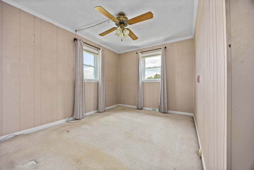 Image 17 of property listing at 4022 Landmark Road, Iuka, IL 62849
