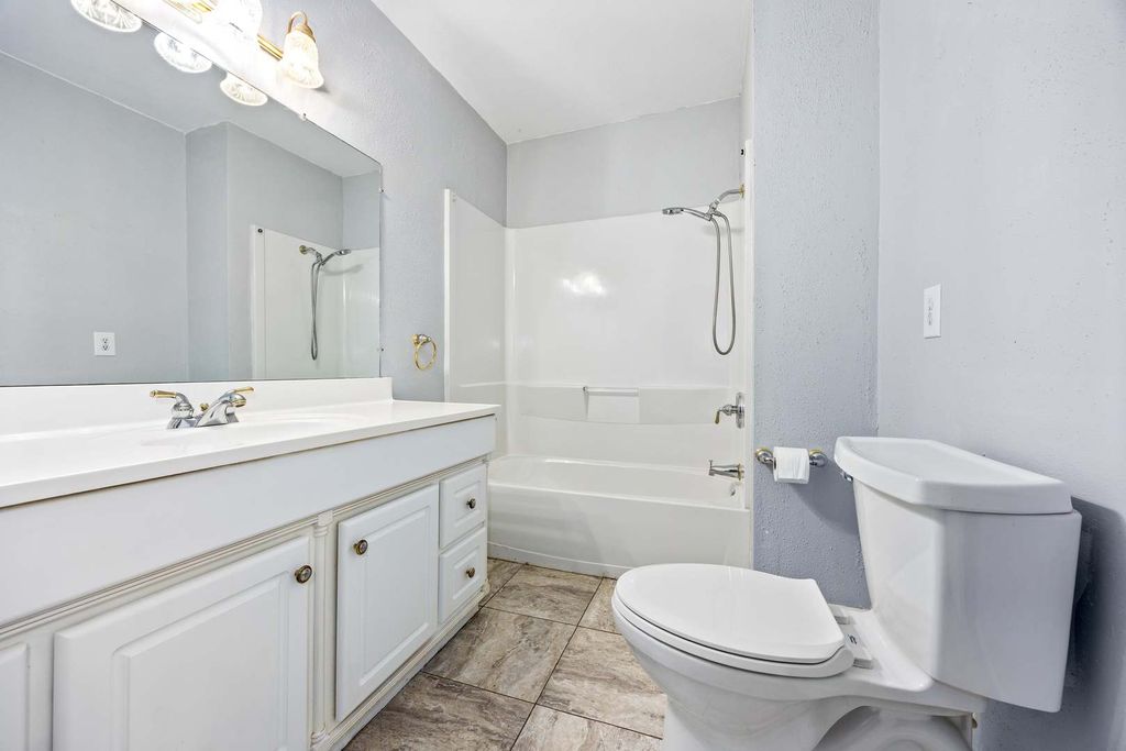 Image 20 of property listing at 4022 Landmark Road, Iuka, IL 62849