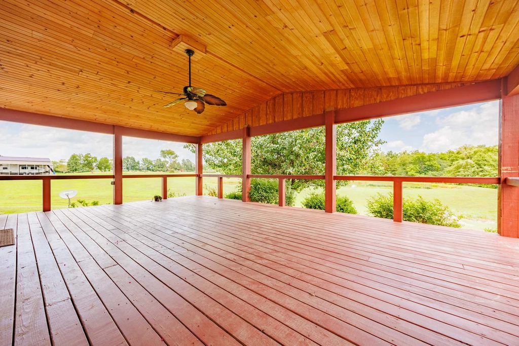 Image 24 of property listing at 4022 Landmark Road, Iuka, IL 62849
