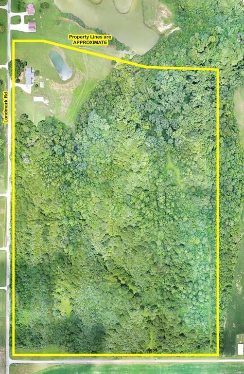 Image 4 of property listing at 4022 Landmark Road, Iuka, IL 62849