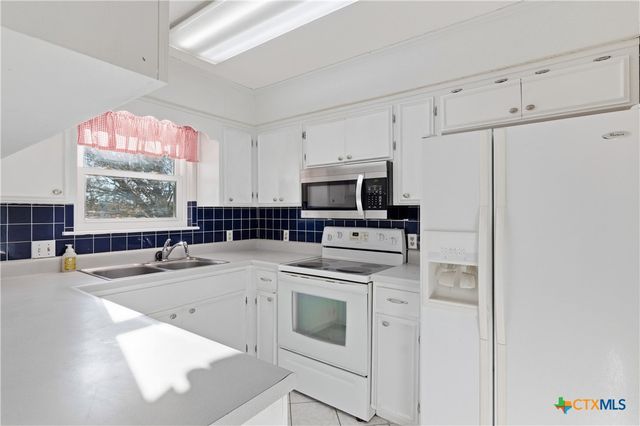 151 Hillside Street, Seguin, TX 78155