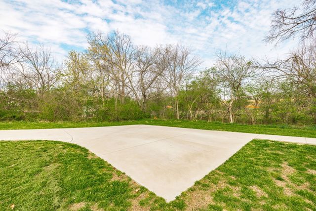 618 Tulip Cir, Gallatin, TN 37066