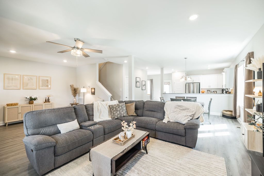 618 Tulip Cir, Gallatin, TN 37066