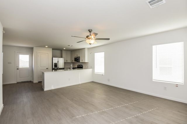 2745 Center Creek Lane, Fort Worth, TX 76108