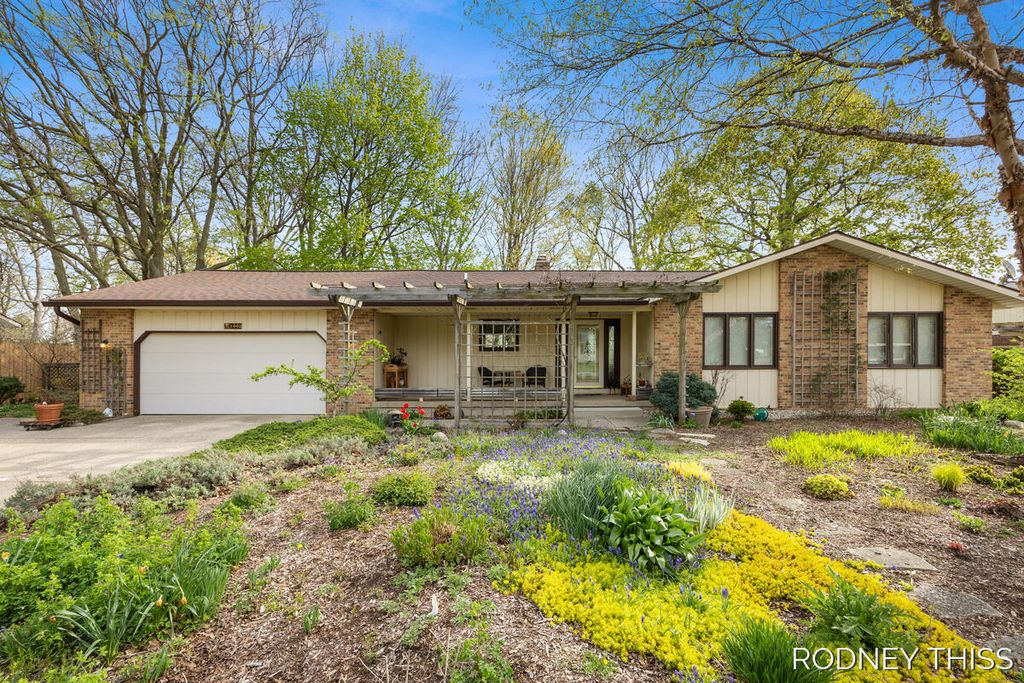 1445 Ridgewood Drive, Georgetown Twp, MI 49428