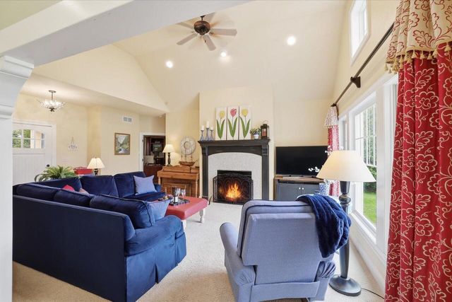 13015 Winterberry WAY, New Berlin, WI 53151