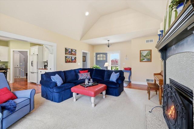 13015 Winterberry WAY, New Berlin, WI 53151