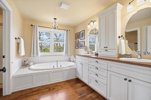 13015 Winterberry WAY, New Berlin, WI 53151
