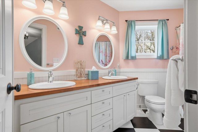 13015 Winterberry WAY, New Berlin, WI 53151
