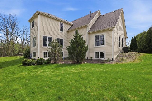 13015 Winterberry WAY, New Berlin, WI 53151