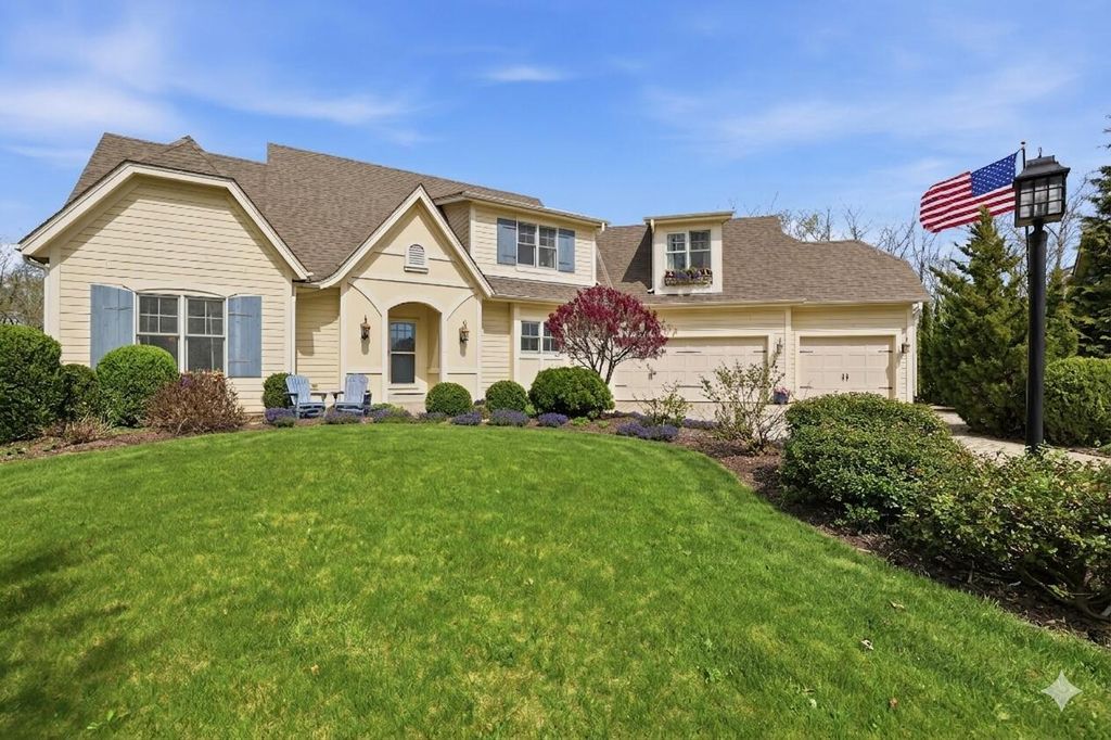 13015 Winterberry WAY, New Berlin, WI 53151