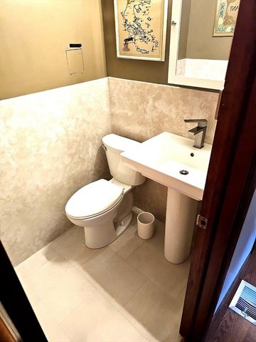 44 Winter St, Duxbury, MA 02332