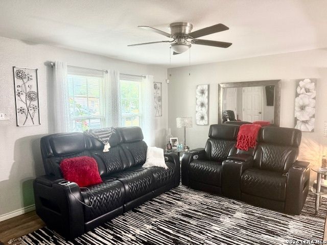 1011 E Hutchinson, Beeville, TX 78102