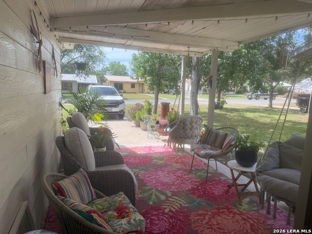 1011 E Hutchinson, Beeville, TX 78102