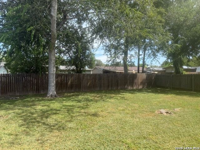 1011 E Hutchinson, Beeville, TX 78102