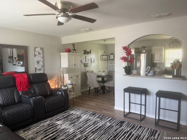 1011 E Hutchinson, Beeville, TX 78102