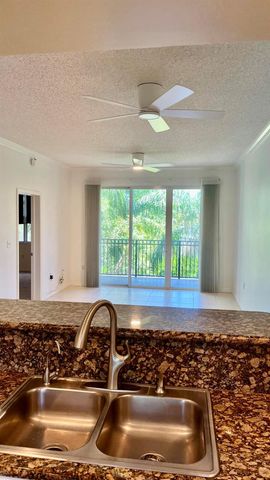 26 Royal Palm Way 302, Boca Raton, FL 33432