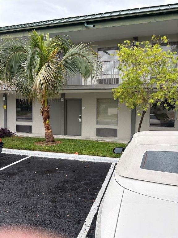 7150 N TAMIAMI TRL S503, SARASOTA, FL 34243 — exterior