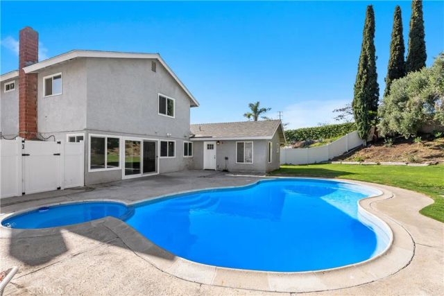 25801 Chapel Hill, Lake Forest, CA 92630