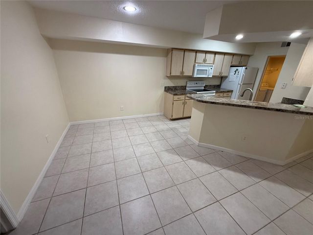 814 CREST PINES DRIVE 915, Orlando, FL 32828