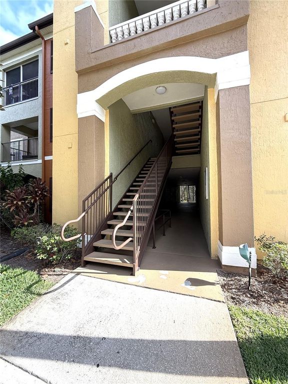 814 CREST PINES DRIVE 915, Orlando, FL 32828