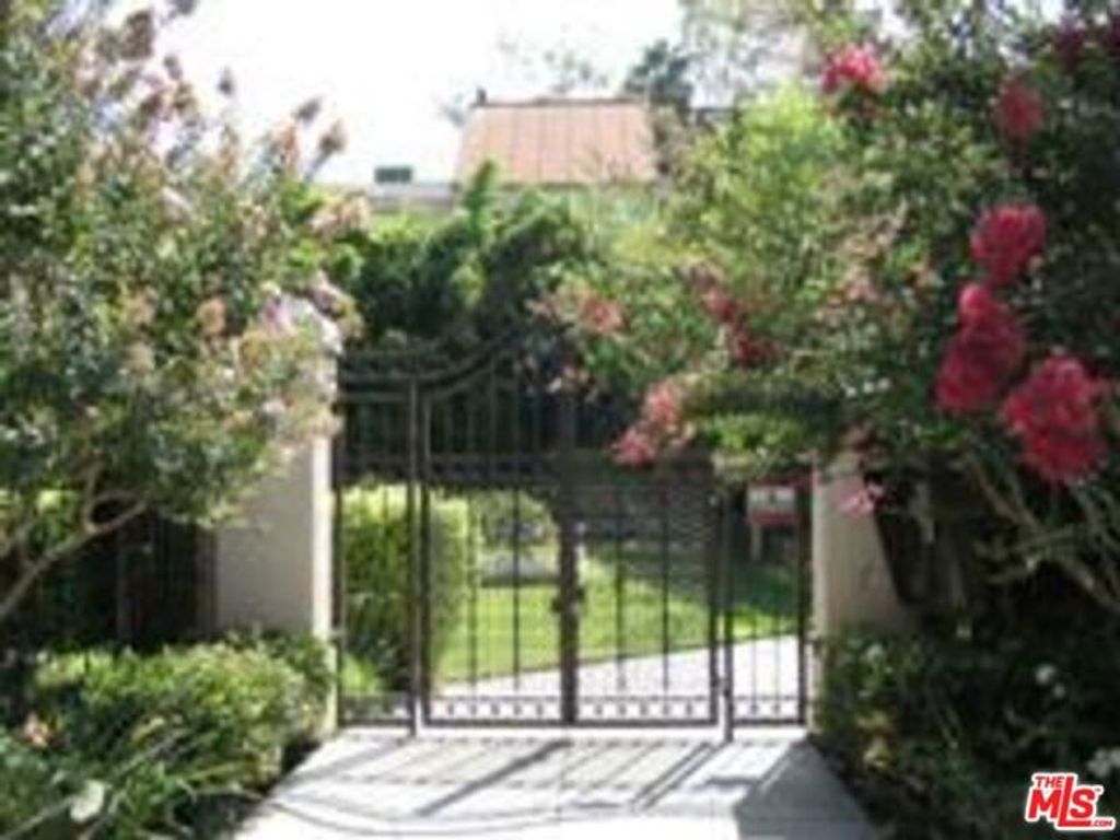 950 N Kings Road 108, West Hollywood, CA 90069