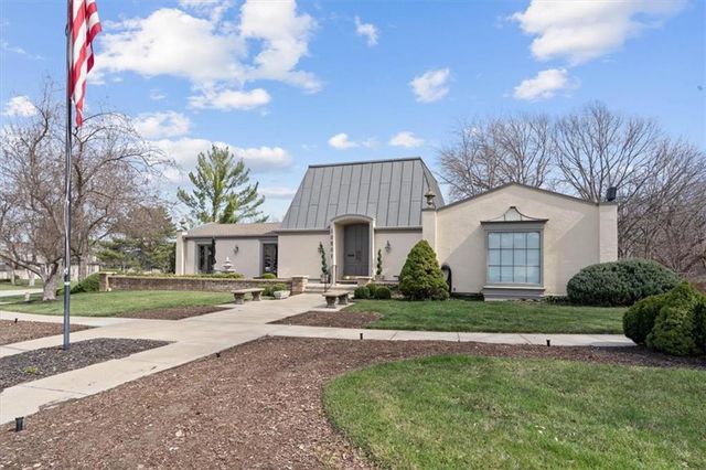 10712 Glenwood Street B, Overland Park, KS 66211