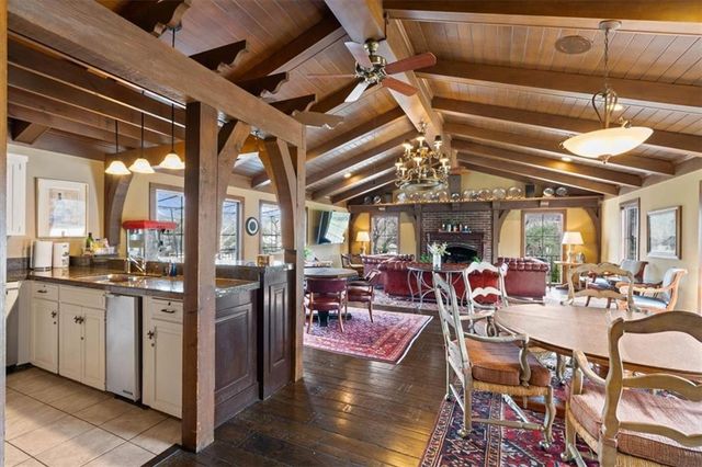 10712 Glenwood Street B, Overland Park, KS 66211