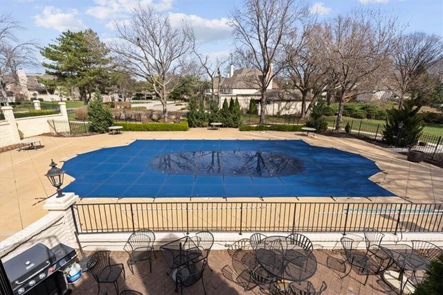 10712 Glenwood Street B, Overland Park, KS 66211