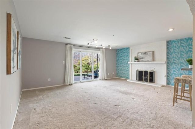 10712 Glenwood Street B, Overland Park, KS 66211