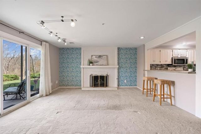 10712 Glenwood Street B, Overland Park, KS 66211