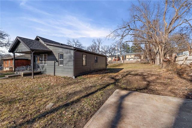 128 Logan Street, Leavenworth, KS 66048