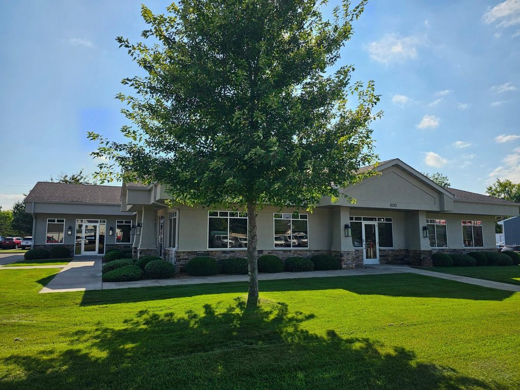 600 Main Street S, Cambridge, MN 55008