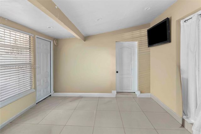 3080 SW 5th St, Miami, FL 33135
