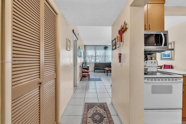 329 SE 3rd St 403T, Hallandale Beach, FL 33009