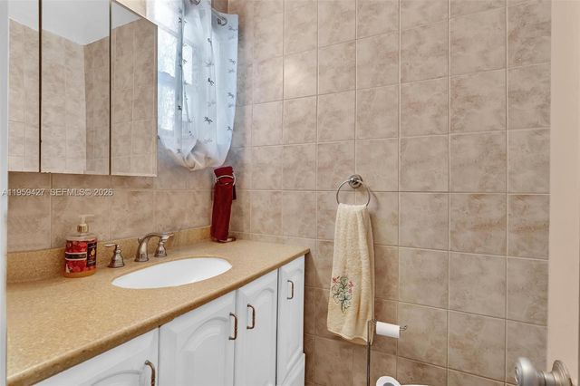 329 SE 3rd St 403T, Hallandale Beach, FL 33009