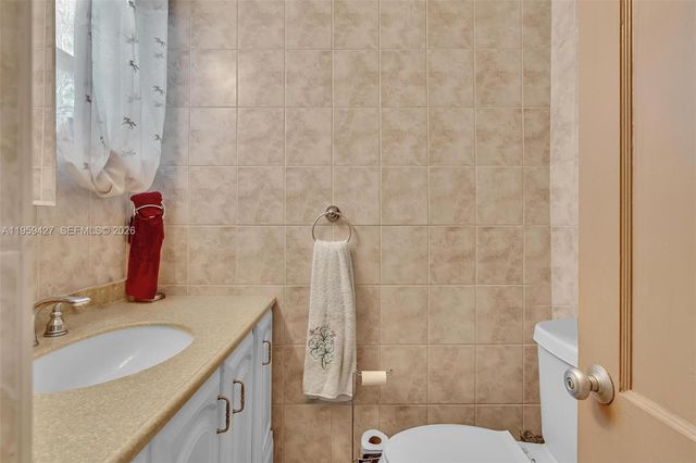 329 SE 3rd St 403T, Hallandale Beach, FL 33009