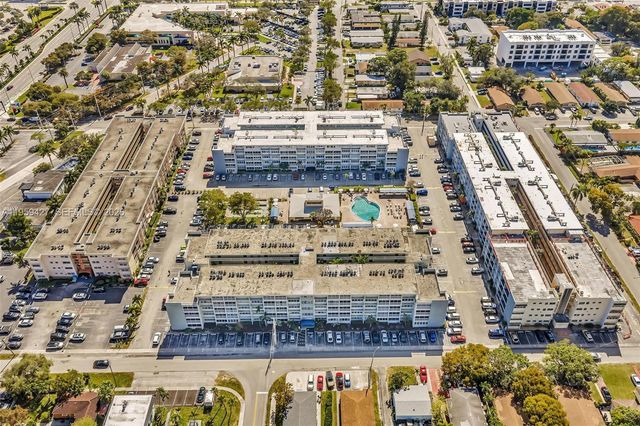 329 SE 3rd St 403T, Hallandale Beach, FL 33009