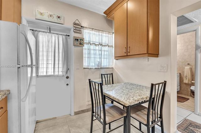 329 SE 3rd St 403T, Hallandale Beach, FL 33009