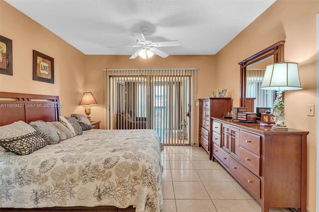 329 SE 3rd St 403T, Hallandale Beach, FL 33009