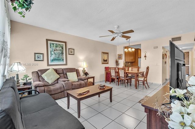 329 SE 3rd St 403T, Hallandale Beach, FL 33009