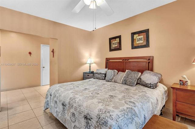 329 SE 3rd St 403T, Hallandale Beach, FL 33009