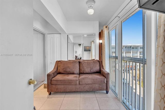 329 SE 3rd St 403T, Hallandale Beach, FL 33009