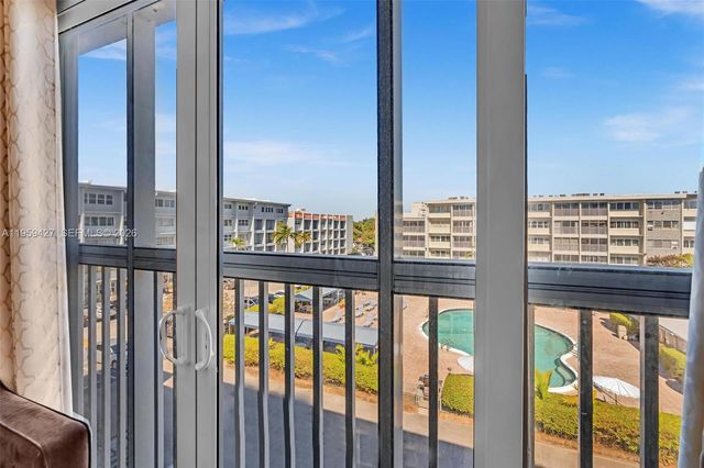 329 SE 3rd St 403T, Hallandale Beach, FL 33009