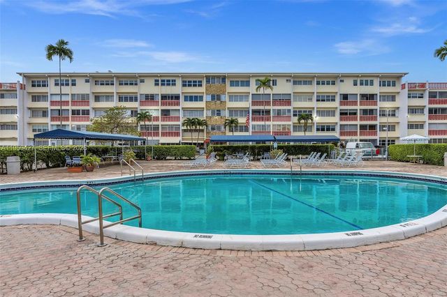 329 SE 3rd St 403T, Hallandale Beach, FL 33009