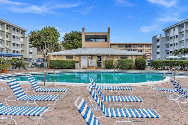 329 SE 3rd St 403T, Hallandale Beach, FL 33009